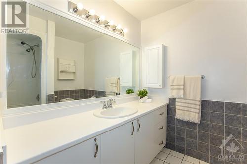 Upper bathroom - 1639 Baseline Road, Ottawa, ON - Indoor Photo Showing Bathroom