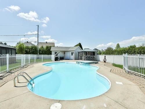 Pool - 23 Rue De La Tourbière, Gatineau (Gatineau), QC - Outdoor With In Ground Pool With Backyard