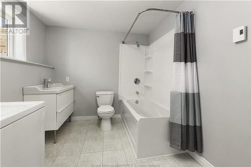 69 Thomas St, Dieppe, NB - Indoor Photo Showing Bathroom