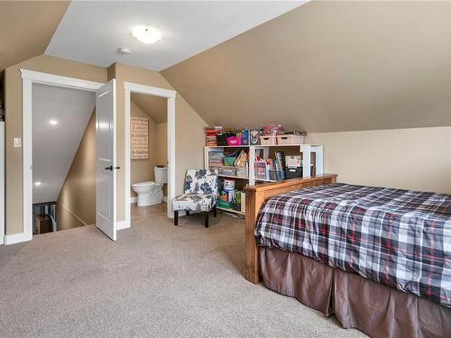 196 Oregon Rd, Campbell River, BC - Indoor Photo Showing Bedroom