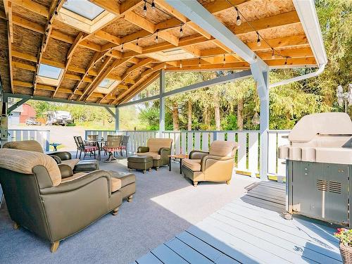 1050 Cedar Rd, Nanaimo, BC - Outdoor With Deck Patio Veranda With Exterior