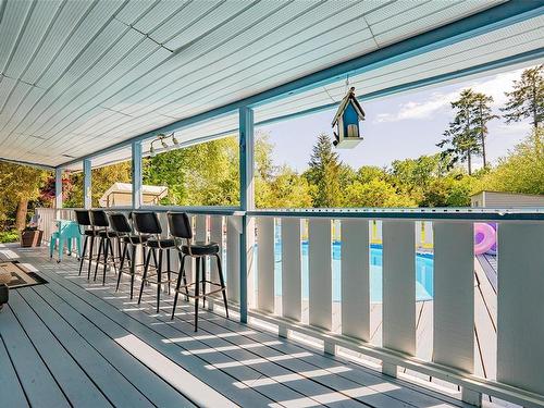 1050 Cedar Rd, Nanaimo, BC - Outdoor With Deck Patio Veranda