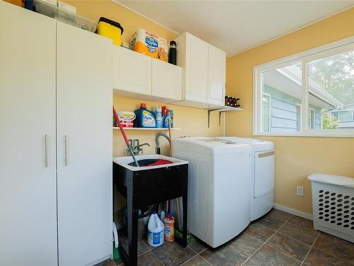 1050 Cedar Rd, Nanaimo, BC - Indoor Photo Showing Laundry Room