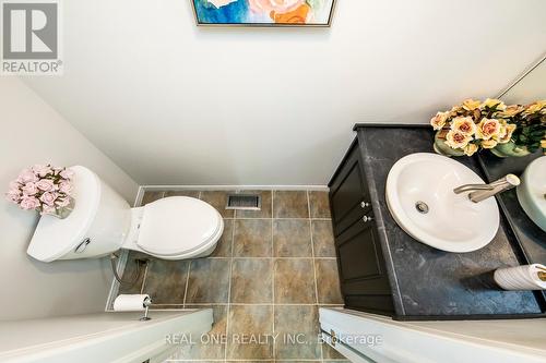 2124 Shorncliffe Boulevard, Oakville, ON - Indoor Photo Showing Bathroom