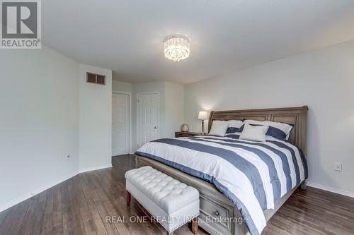 2124 Shorncliffe Boulevard, Oakville, ON - Indoor Photo Showing Bedroom