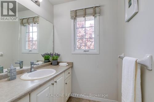 2124 Shorncliffe Boulevard, Oakville, ON - Indoor Photo Showing Bathroom
