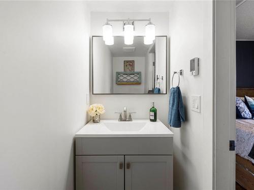 3780 Hammond Bay Rd, Nanaimo, BC - Indoor Photo Showing Bathroom