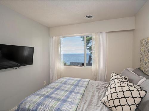 3780 Hammond Bay Rd, Nanaimo, BC - Indoor Photo Showing Bedroom