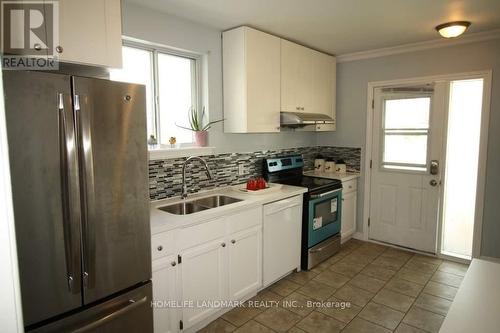 267 Taylor Mills Drive N, Richmond Hill, ON - Indoor Photo Showing Kitchen With Double Sink