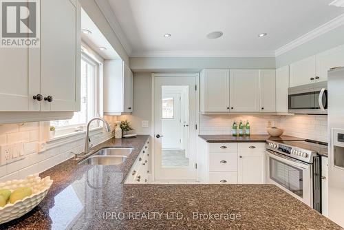 252 Walkers Line, Burlington, ON - Indoor Photo Showing Kitchen With Double Sink With Upgraded Kitchen
