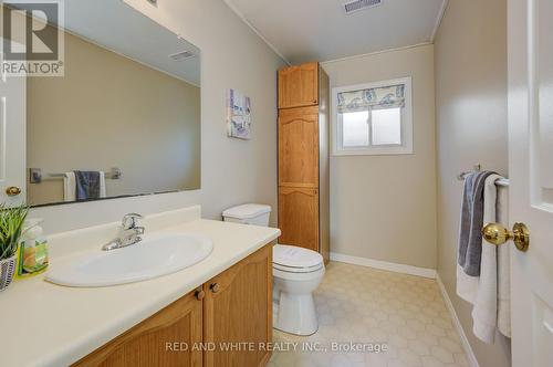 18 Windermere Court, Kitchener, ON - Indoor Photo Showing Bathroom