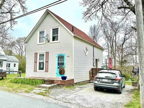 124 Queen Street, Liverpool, NS 