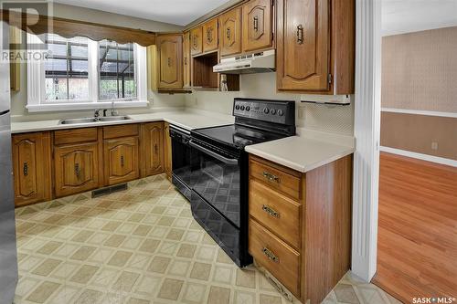 518 Ae Adams Crescent, Saskatoon, SK - Indoor Photo Showing Kitchen With Double Sink