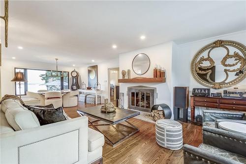 650 North Shore Boulevard E, Burlington, ON - Indoor Photo Showing Living Room With Fireplace
