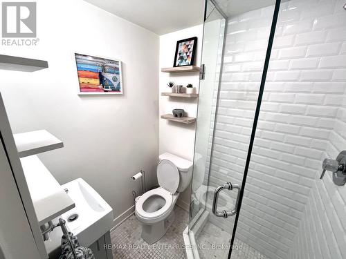 Th1 - 11 Superior Avenue, Toronto, ON - Indoor Photo Showing Bathroom
