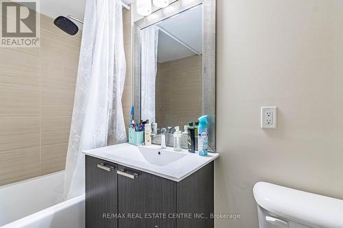 309 - 2150 Lawrence Avenue, Toronto, ON - Indoor Photo Showing Bathroom