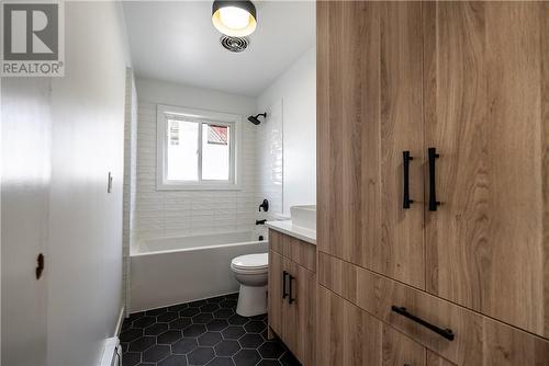 603-605 Ontario Street, Sudbury, ON - Indoor Photo Showing Bathroom