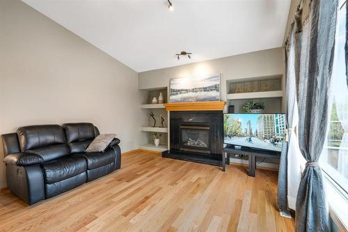 338 Bairdmore Boulevard, Winnipeg, MB - Indoor Photo Showing Living Room With Fireplace