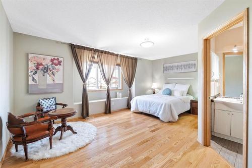 338 Bairdmore Boulevard, Winnipeg, MB - Indoor Photo Showing Bedroom