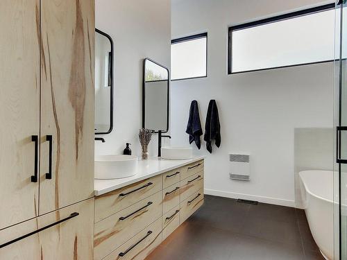 Salle de bains attenante Ã  la CCP - 709 Av. De Venise O., Venise-En-Québec, QC - Indoor Photo Showing Bathroom