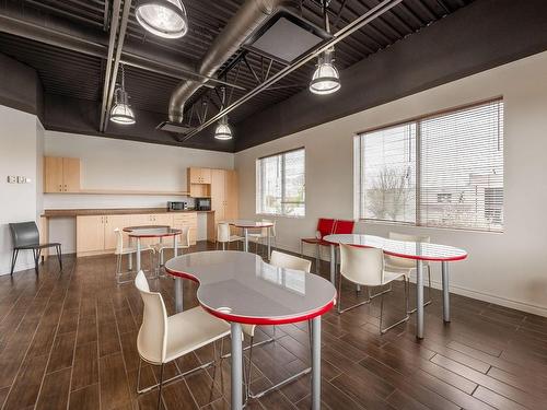 Cafeteria - 2041A Rue Léonard-De Vinci, Sainte-Julie, QC - Indoor Photo Showing Dining Room