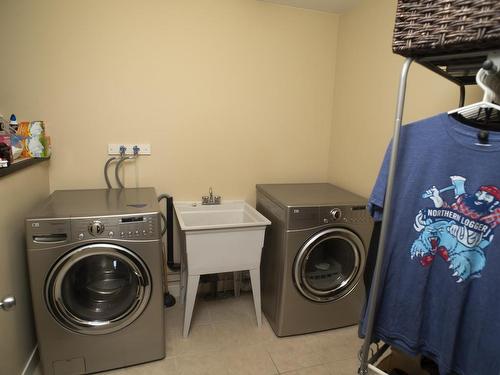 149 Greenpark Crescent, Thunder Bay, ON - Indoor Photo Showing Laundry Room