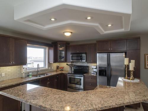 149 Greenpark Crescent, Thunder Bay, ON - Indoor Photo Showing Kitchen With Double Sink With Upgraded Kitchen
