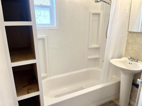 283 Frederica Street E, Thunder Bay, ON - Indoor Photo Showing Bathroom