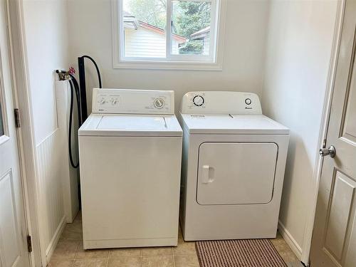 283 Frederica Street E, Thunder Bay, ON - Indoor Photo Showing Laundry Room