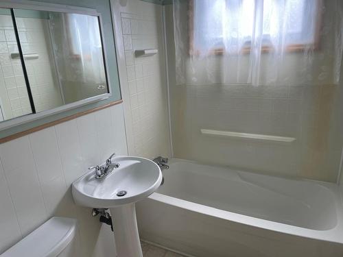 185 Hourigan Crescent, Thunder Bay, ON - Indoor Photo Showing Bathroom