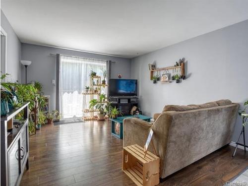 Salon - 5398  - 5402 Rue Grolier, Laval (Chomedey), QC - Indoor Photo Showing Living Room