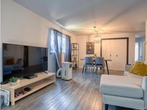 Salon - 5398  - 5402 Rue Grolier, Laval (Chomedey), QC - Indoor Photo Showing Living Room