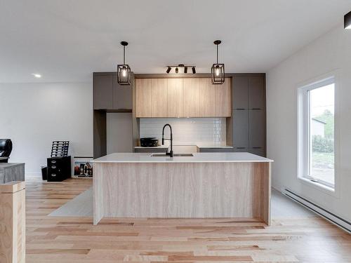 Cuisine - 1401-13570 Rue Des Saules, Mirabel, QC - Indoor Photo Showing Kitchen