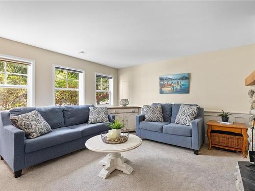 3341 Schooner Cove Dr, Nanoose Bay, BC - Indoor Photo Showing Living Room