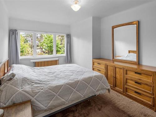 3751 Cadboro Bay Rd, Saanich, BC - Indoor Photo Showing Bedroom