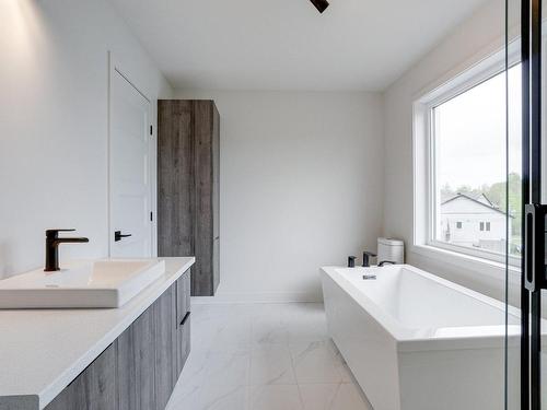 Salle de bains - 1301-13570 Rue Des Saules, Mirabel, QC - Indoor Photo Showing Bathroom