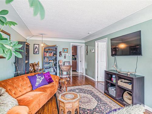 627 Kennedy St, Nanaimo, BC - Indoor Photo Showing Living Room