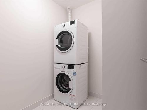 409-88 Cumberland St, Toronto, ON - Indoor Photo Showing Laundry Room