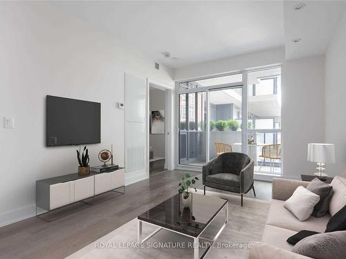 409-88 Cumberland St, Toronto, ON - Indoor Photo Showing Living Room