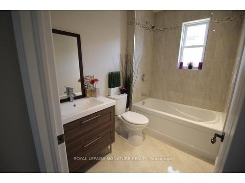 18 Independence Dr, Toronto, ON - Indoor Photo Showing Bathroom
