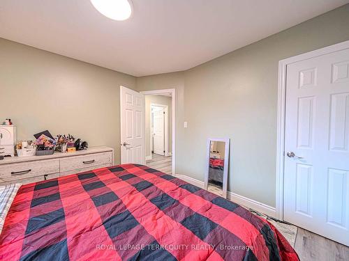 493 Lowell Ave, Oshawa, ON - Indoor Photo Showing Bedroom