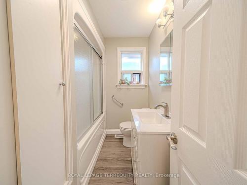 493 Lowell Ave, Oshawa, ON - Indoor Photo Showing Bathroom