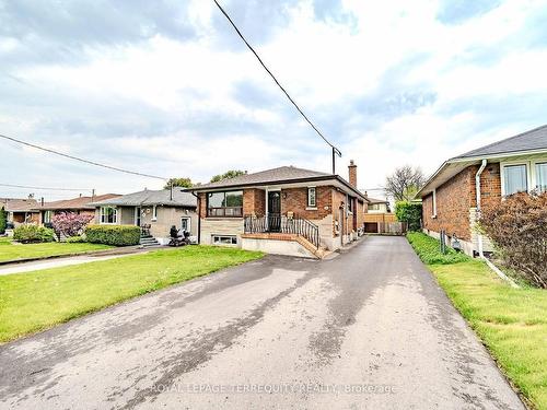 493 Lowell Ave, Oshawa, ON - Outdoor