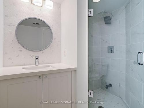 911-2365 Central Park Dr, Oakville, ON - Indoor Photo Showing Bathroom