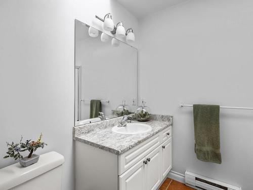 7141 Wright Rd, Sooke, BC - Indoor Photo Showing Bathroom