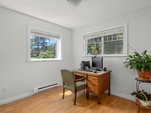 7141 Wright Rd, Sooke, BC - Indoor Photo Showing Office
