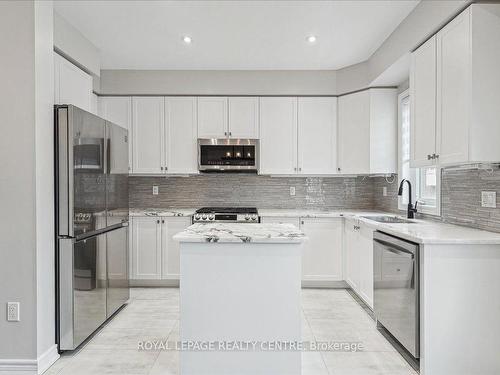 3946 Leonardo St, Burlington, ON - Indoor Photo Showing Kitchen With Upgraded Kitchen