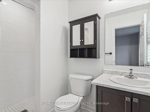3946 Leonardo St, Burlington, ON - Indoor Photo Showing Bathroom