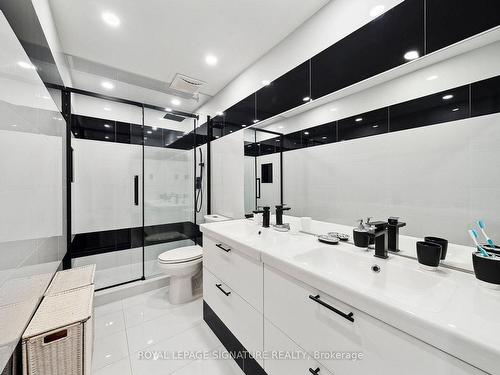 191 Spenvalley Dr, Toronto, ON - Indoor Photo Showing Bathroom