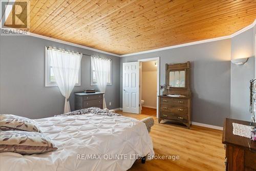 21 Holmes Road W, Belleville, ON - Indoor Photo Showing Bedroom